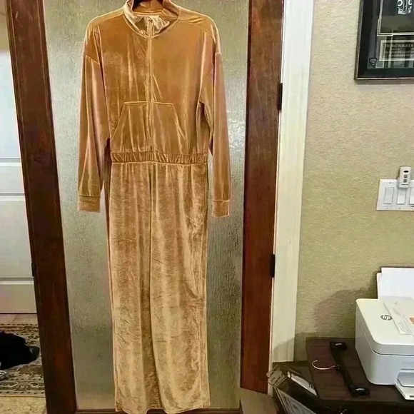 Fabletics velour wide leg onesie - Picture 5 of 9